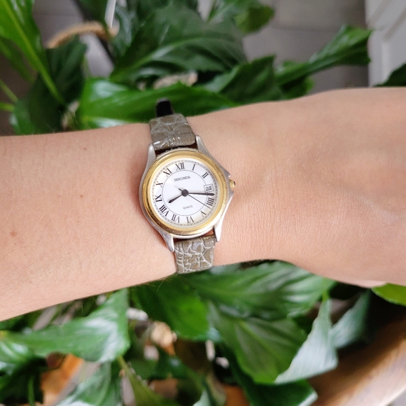 Vintage Sekonda Classic Quartz Roman Numerals Leather Calendar Watch - Picture 3 of 9